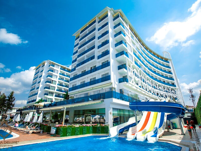 Azura Deluxe Resort & Spa
