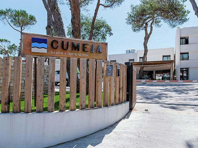 Cumeja Beach Club & Hotel