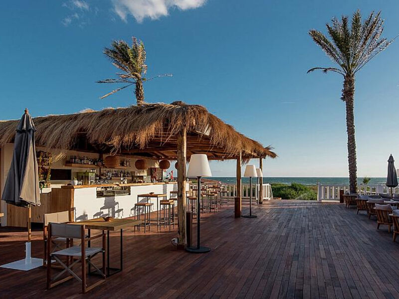 Cumeja Beach Club & Hotel