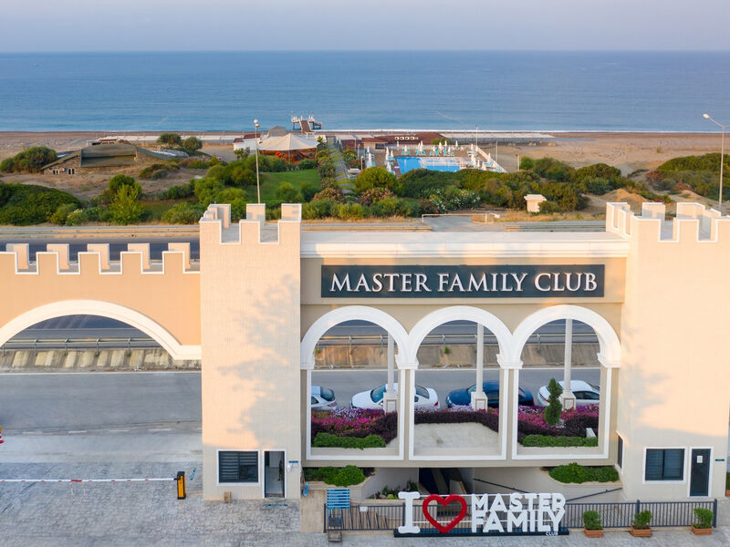 Master Family Club Side