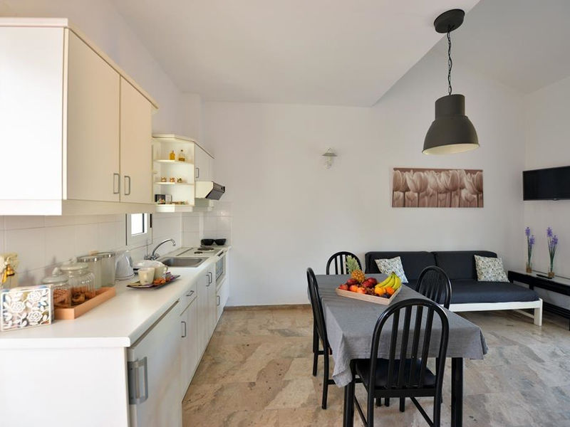 Anna Apartments