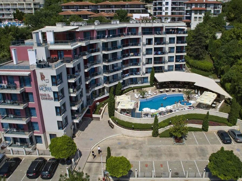 Royal Cove Apart