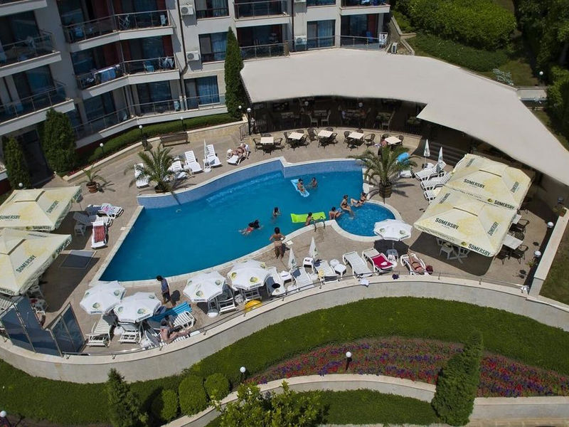 Royal Cove Apart