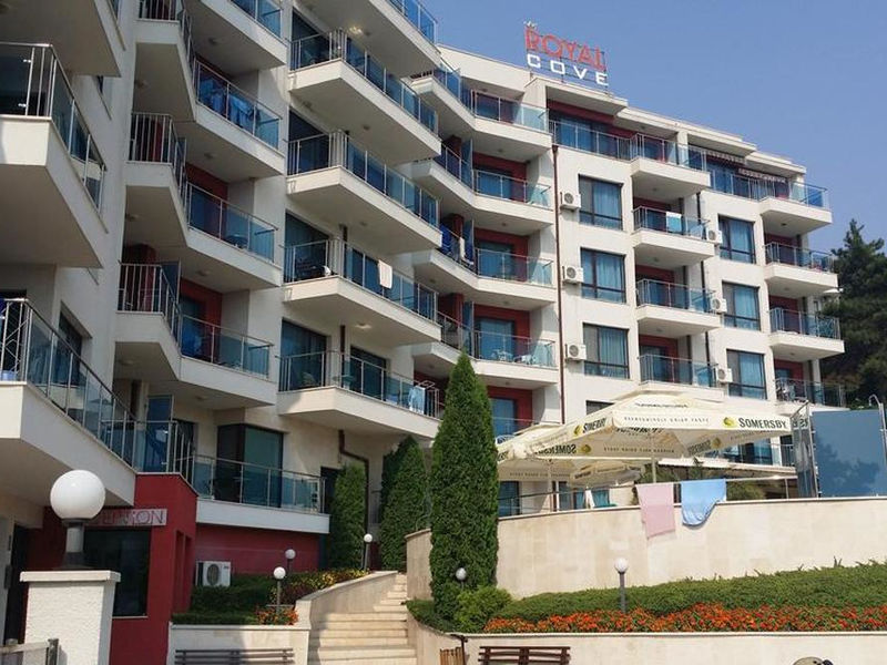 Royal Cove Apart