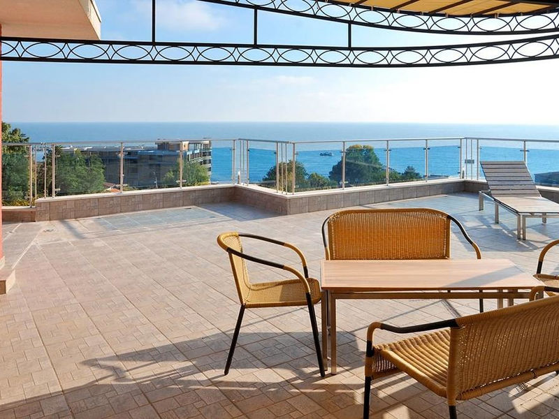 Royal Cove Apart