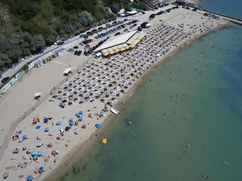 Royal Cove Apart