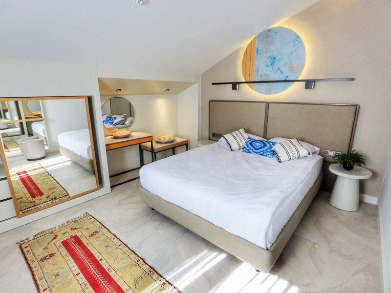 A Suite Side