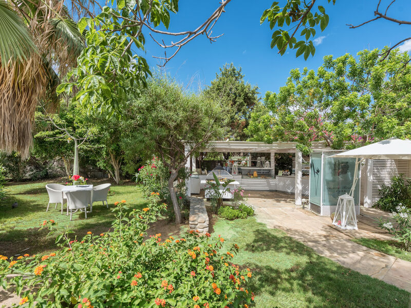 Acacia Resort