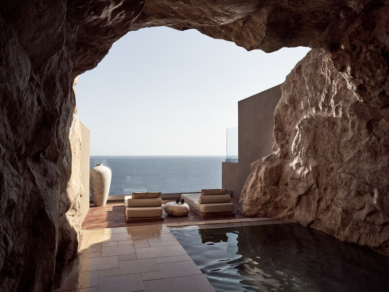 Acro Suites