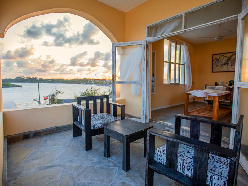 Ahg Lion Beach Resort & Spa