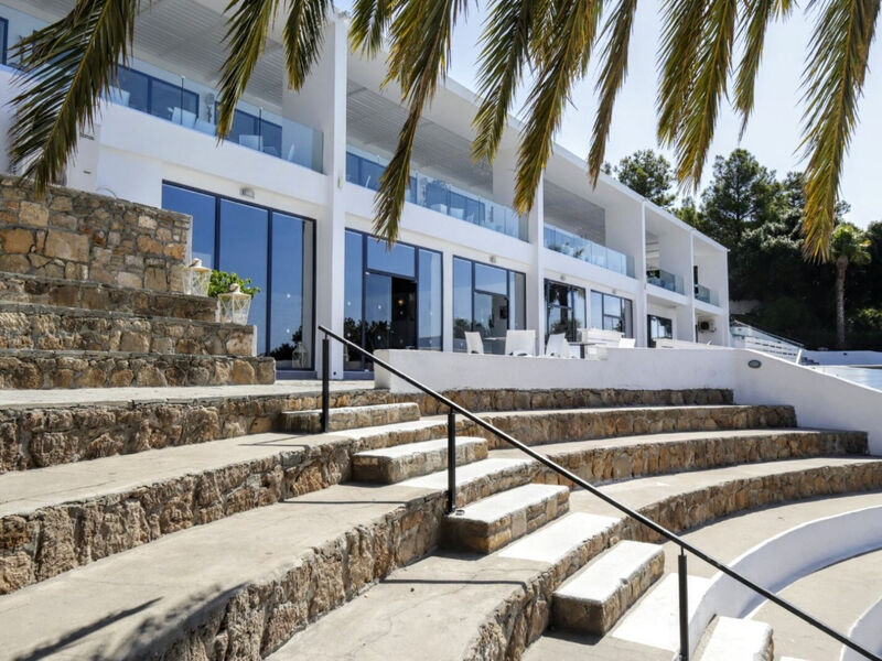 Aiora Aqua Resort
