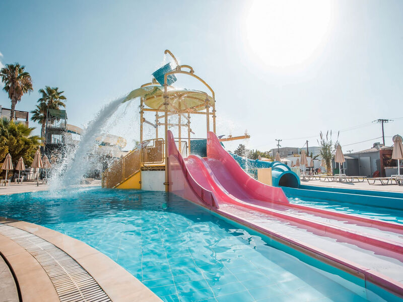 Aiora Aqua Resort