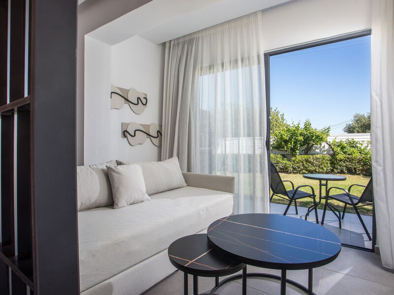 Aiora Aqua Resort