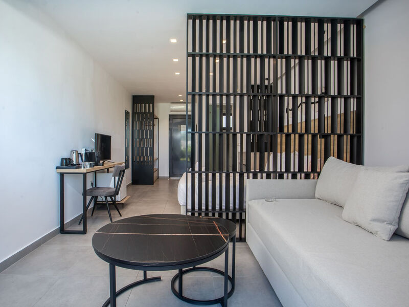 Aiora Aqua Resort