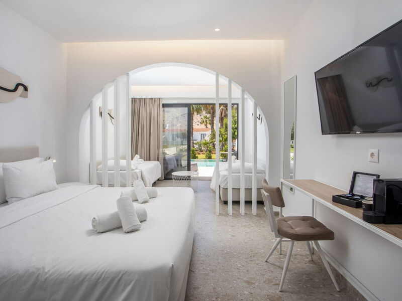 Aiora Aqua Resort