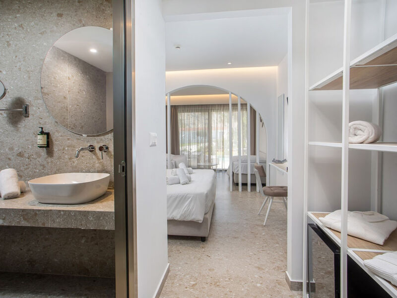 Aiora Aqua Resort