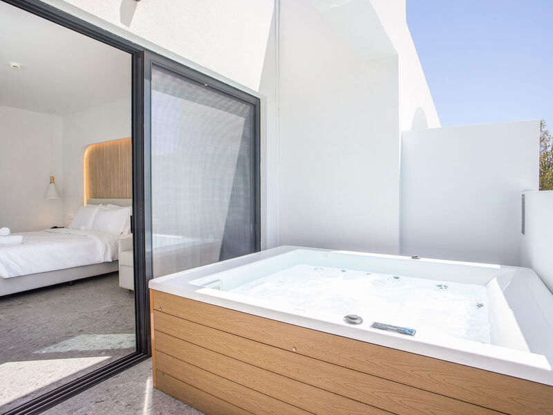 Aiora Aqua Resort