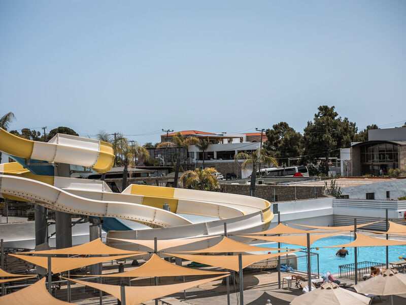 Aiora Aqua Resort