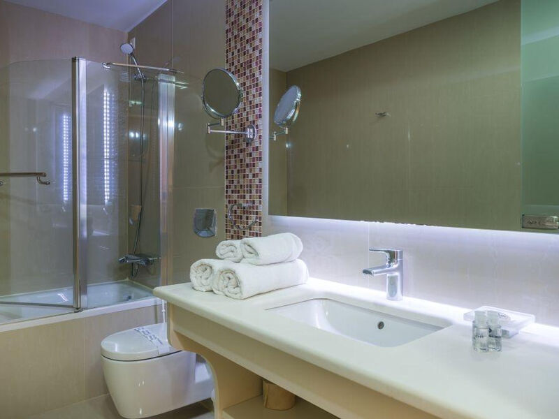 Alexandra Beach Resort & Spa
