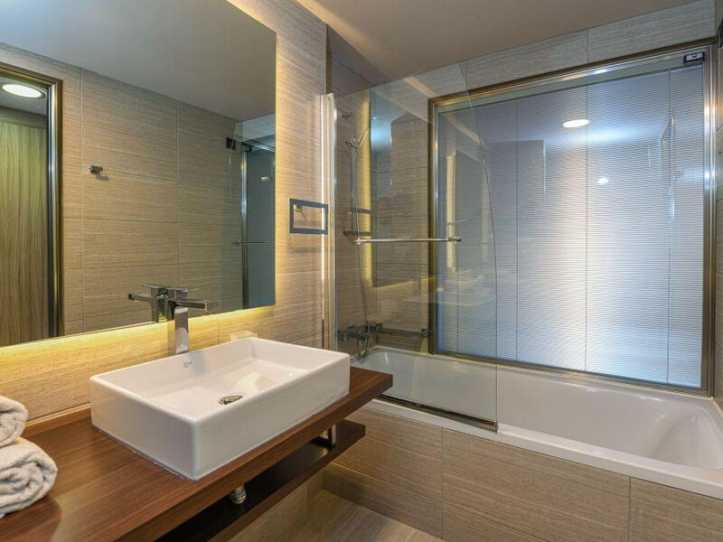 Alexandra Beach Resort & Spa
