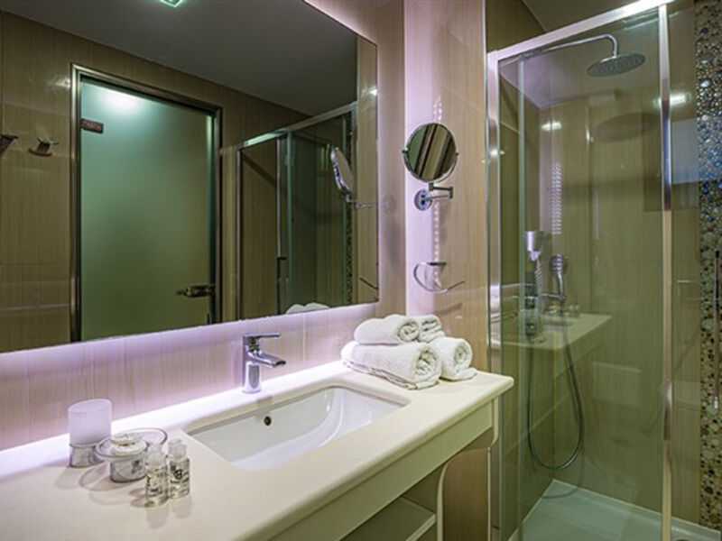 Alexandra Beach Resort & Spa