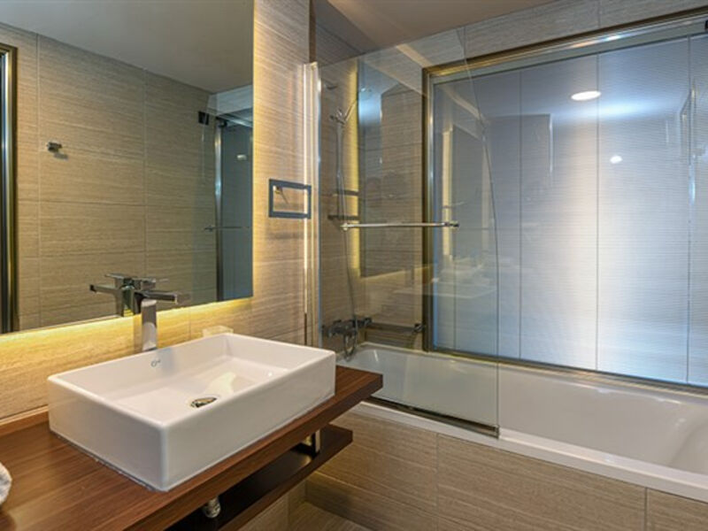 Alexandra Beach Resort & Spa