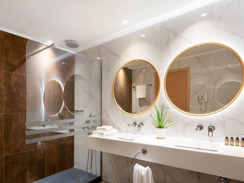 Alexandra Elegance Luxury