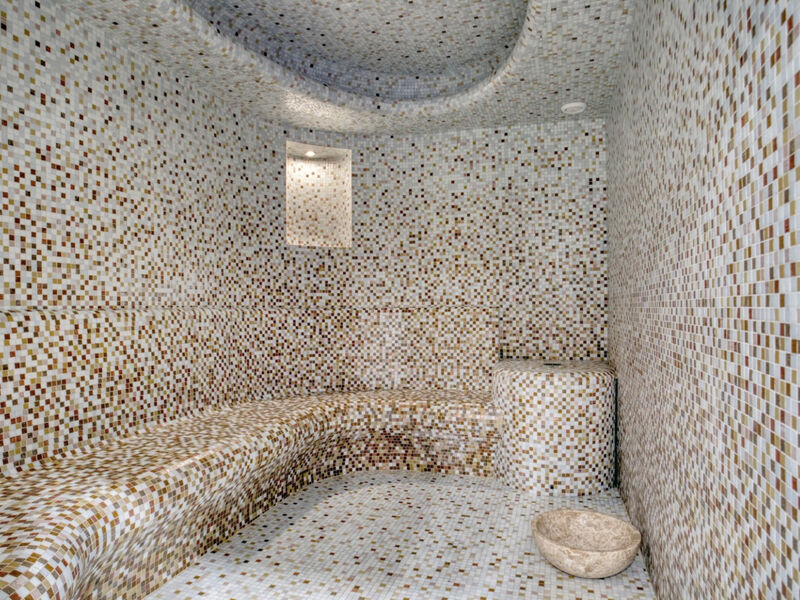 Amavi, MadeForTwo Hotels