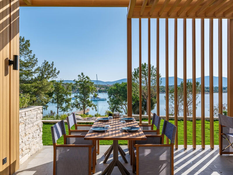 Anda Barut Collection