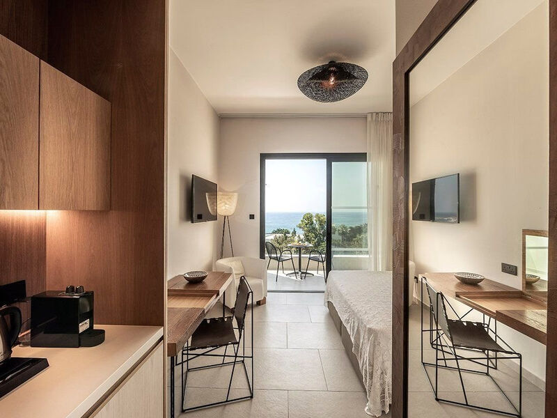 Anemi Hotel & Suites