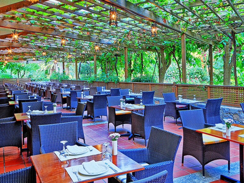 Apollonia Beach Resort & Spa