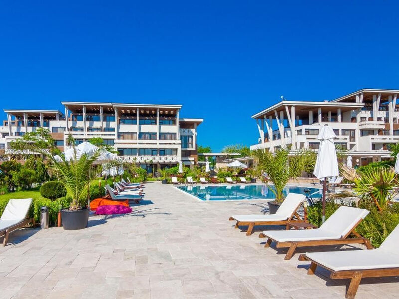 Apolonia Resort