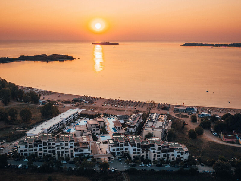 Apolonia Resort