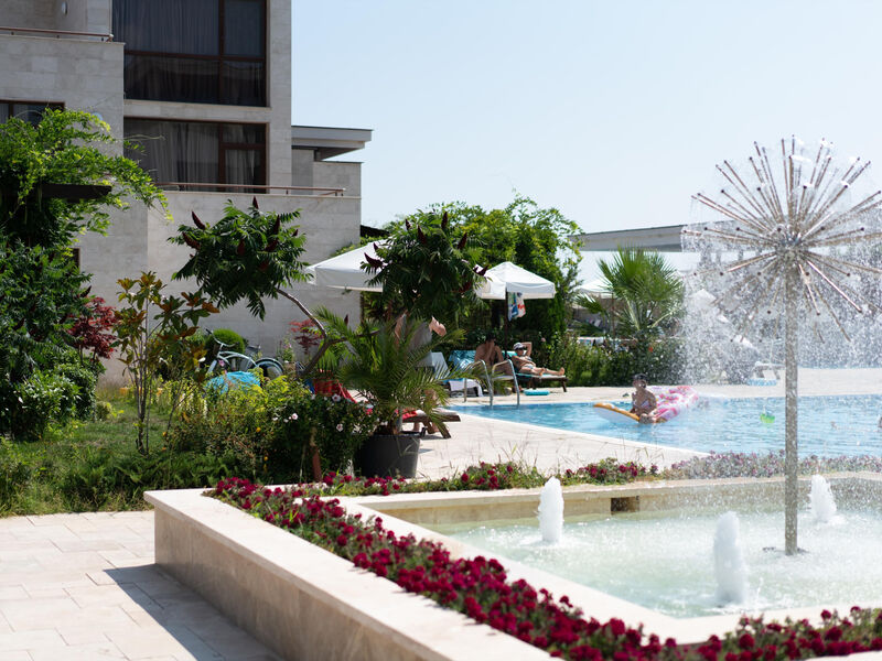 Apolonia Resort