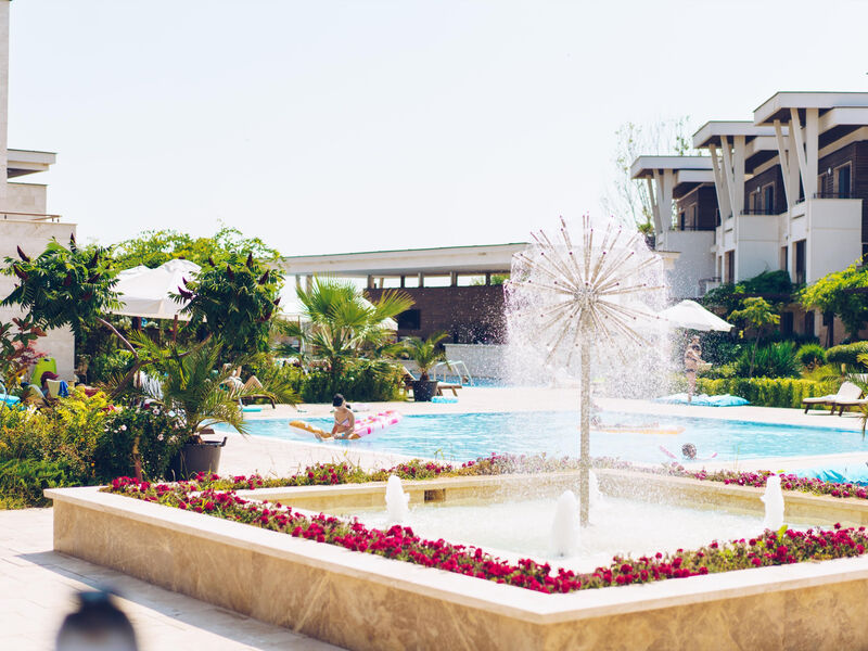 Apolonia Resort