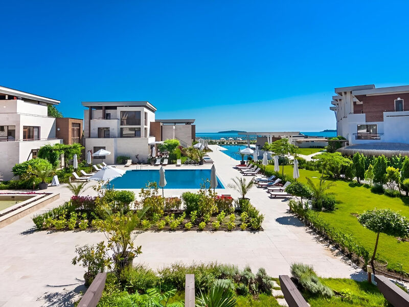 Apolonia Resort