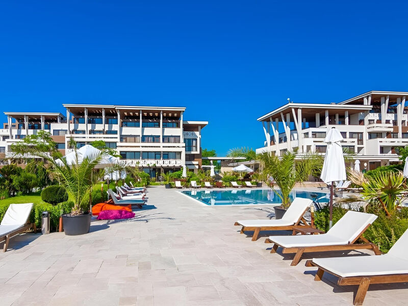 Apolonia Resort