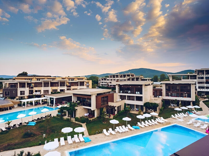 Apolonia Resort