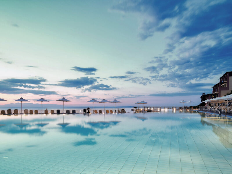 Apostolata Island Resort & Spa
