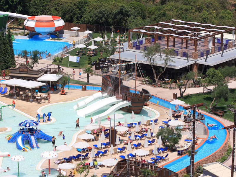 Aqua Bay Suites