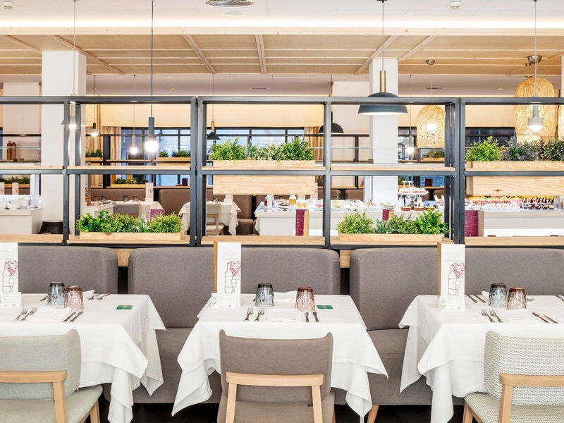 Aqua Hotel Bertran Park