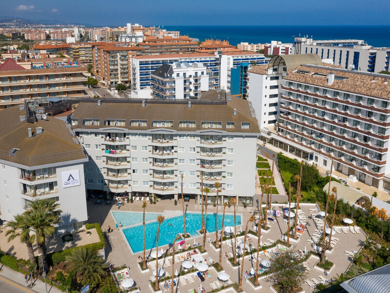 Aqua Montagut Suites