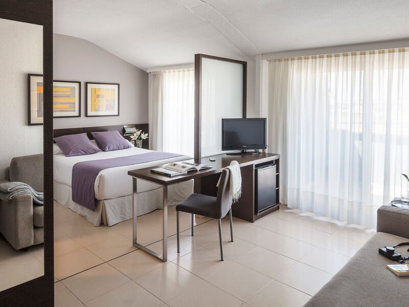 Aqua Montagut Suites