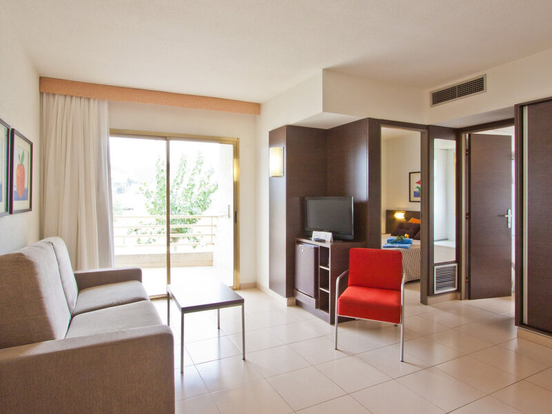Aqua Montagut Suites