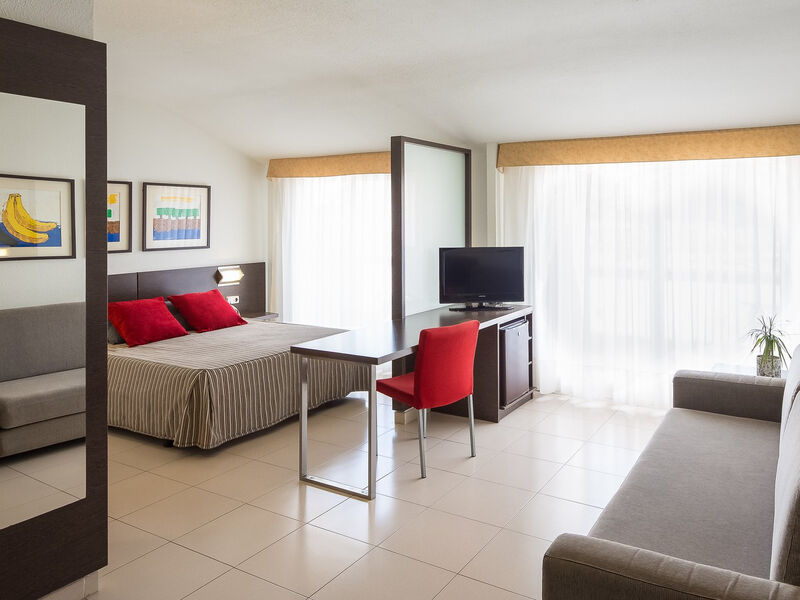 Aqua Montagut Suites