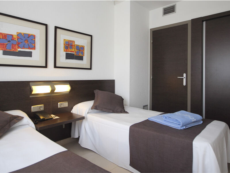 Aqua Montagut Suites