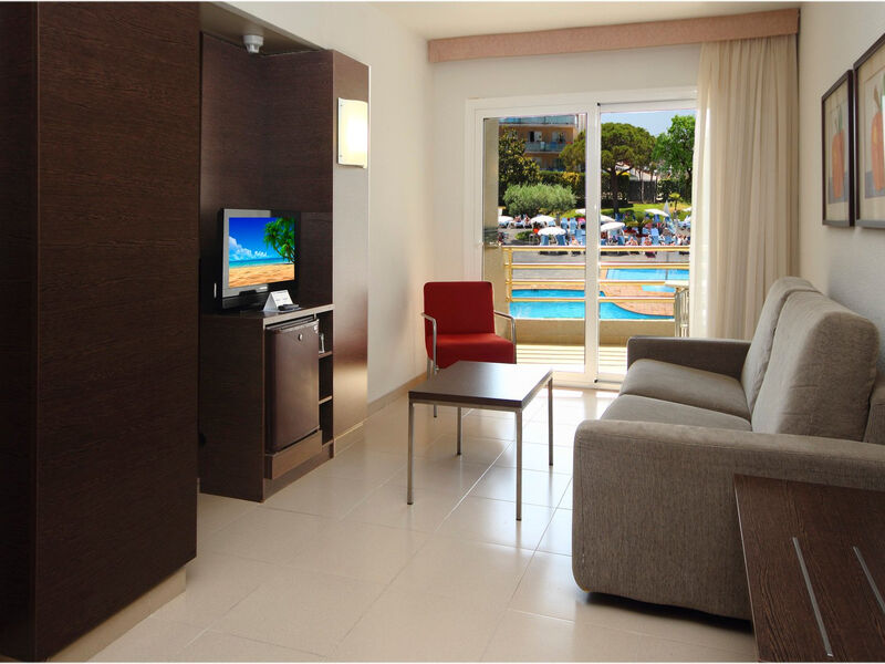 Aqua Montagut Suites