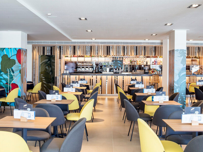 Aqua Montagut Suites