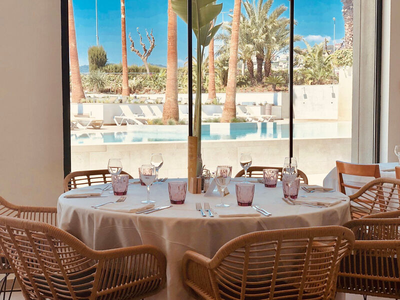Aqua Montagut Suites