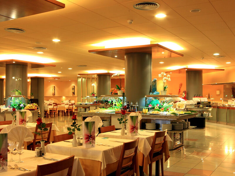 Aqua Montagut Suites